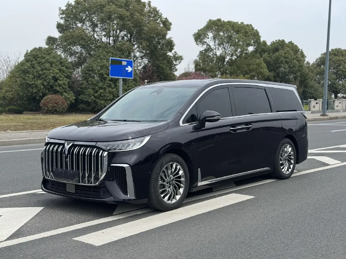 2024 Voyah Dream 1.5T 150HP L4 PHEV 43KWH,autocango,china used car exporter,china ev exporter,chinese used car exporter,chinese used ev exporter