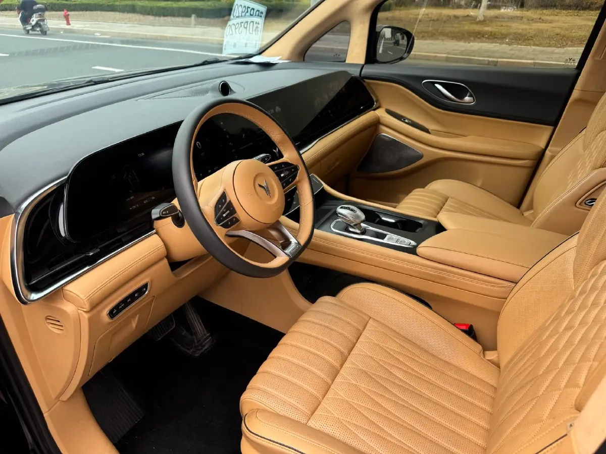 2024 Voyah Dream 1.5T 150HP L4 PHEV 43KWH,autocango,china used car exporter,china ev exporter,chinese used car exporter,chinese used ev exporter