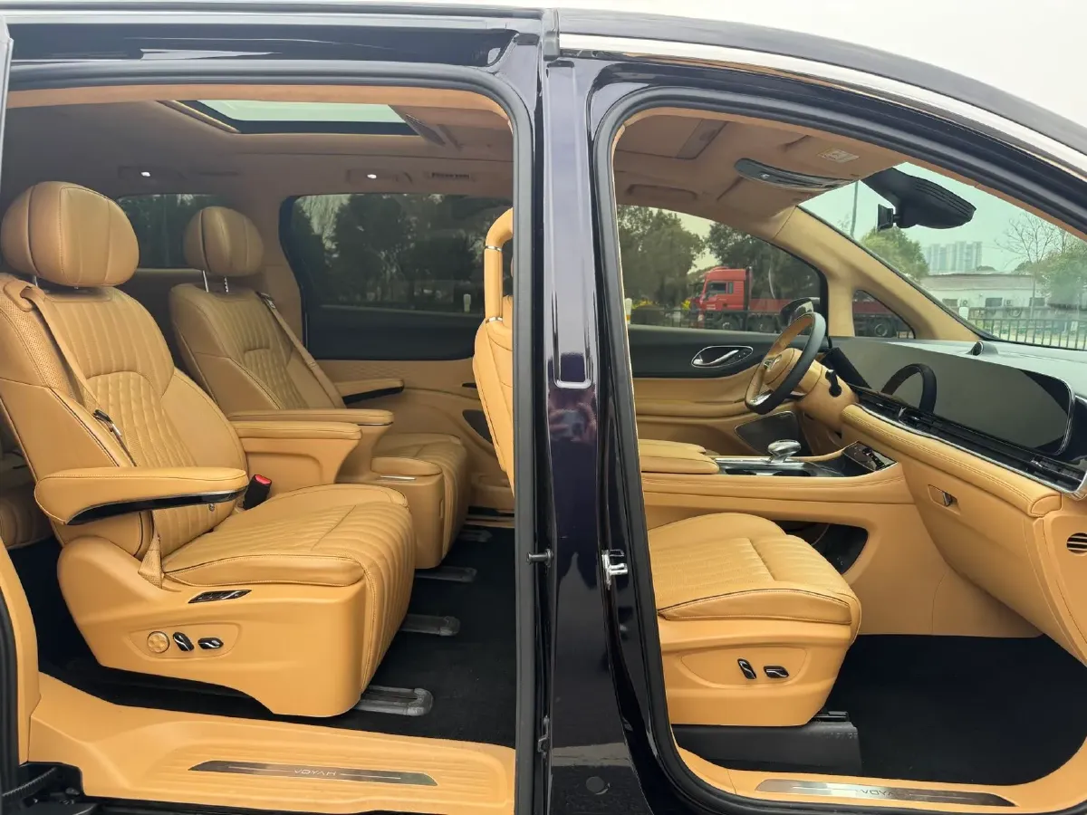 2024 Voyah Dream 1.5T 150HP L4 PHEV 43KWH,autocango,china used car exporter,china ev exporter,chinese used car exporter,chinese used ev exporter