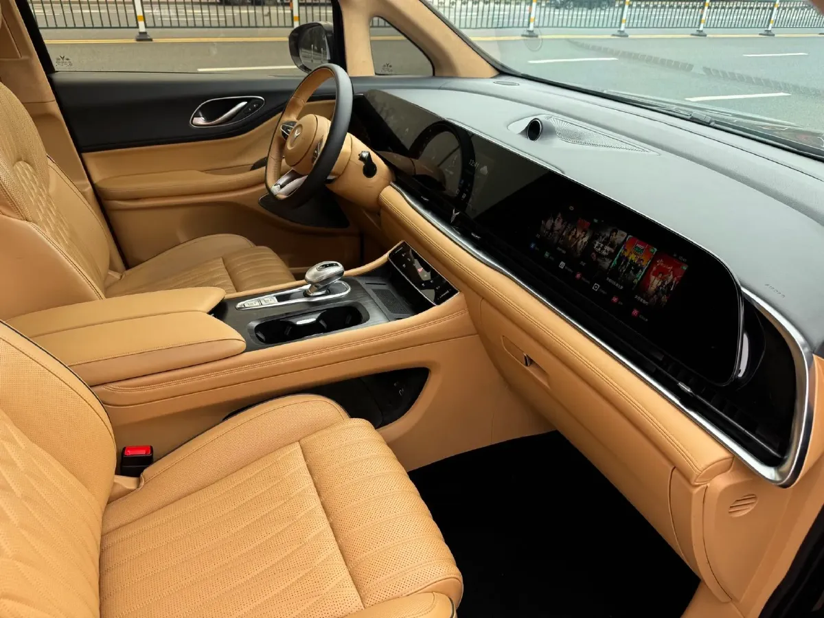 2024 Voyah Dream 1.5T 150HP L4 PHEV 43KWH,autocango,china used car exporter,china ev exporter,chinese used car exporter,chinese used ev exporter