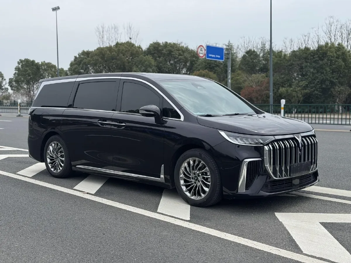 2024 Voyah Dream 1.5T 150HP L4 PHEV 43KWH,autocango,china used car exporter,china ev exporter,chinese used car exporter,chinese used ev exporter