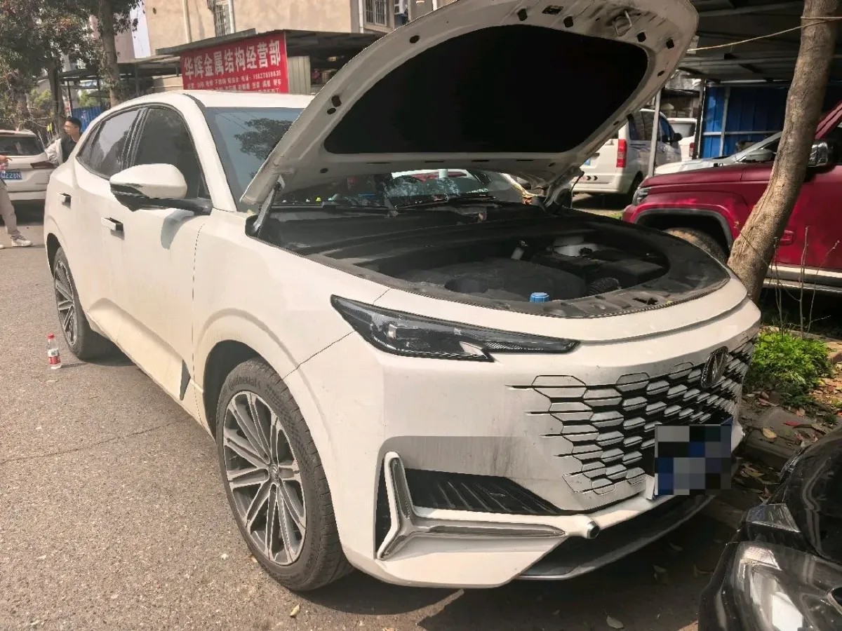 2021 ChangAn UNI-K 2.0T 233HP L4 8AT,autocango,china used car exporter,china ev exporter,chinese used car exporter,chinese used ev exporter