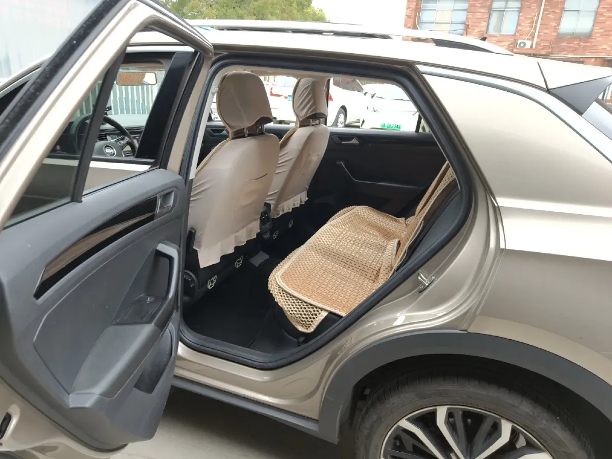 2020 Volkswagen T-Roc 1.4T 150HP L4 7DCT,autocango,china used car exporter,china ev exporter,chinese used car exporter,chinese used ev exporter