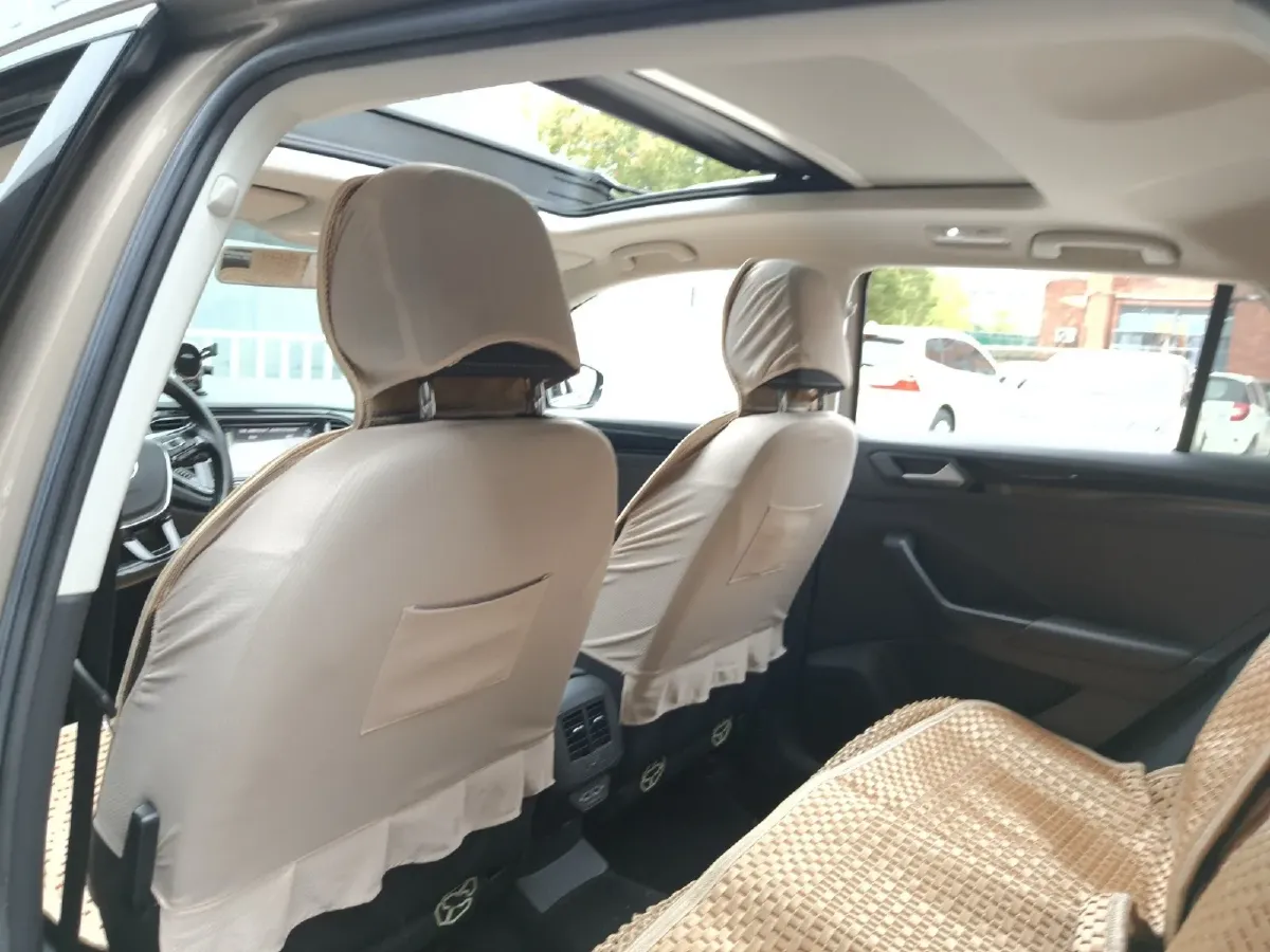 2020 Volkswagen T-Roc 1.4T 150HP L4 7DCT,autocango,china used car exporter,china ev exporter,chinese used car exporter,chinese used ev exporter