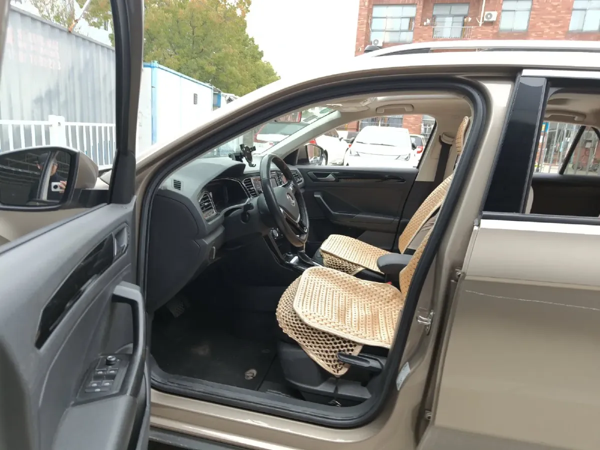 2020 Volkswagen T-Roc 1.4T 150HP L4 7DCT,autocango,china used car exporter,china ev exporter,chinese used car exporter,chinese used ev exporter