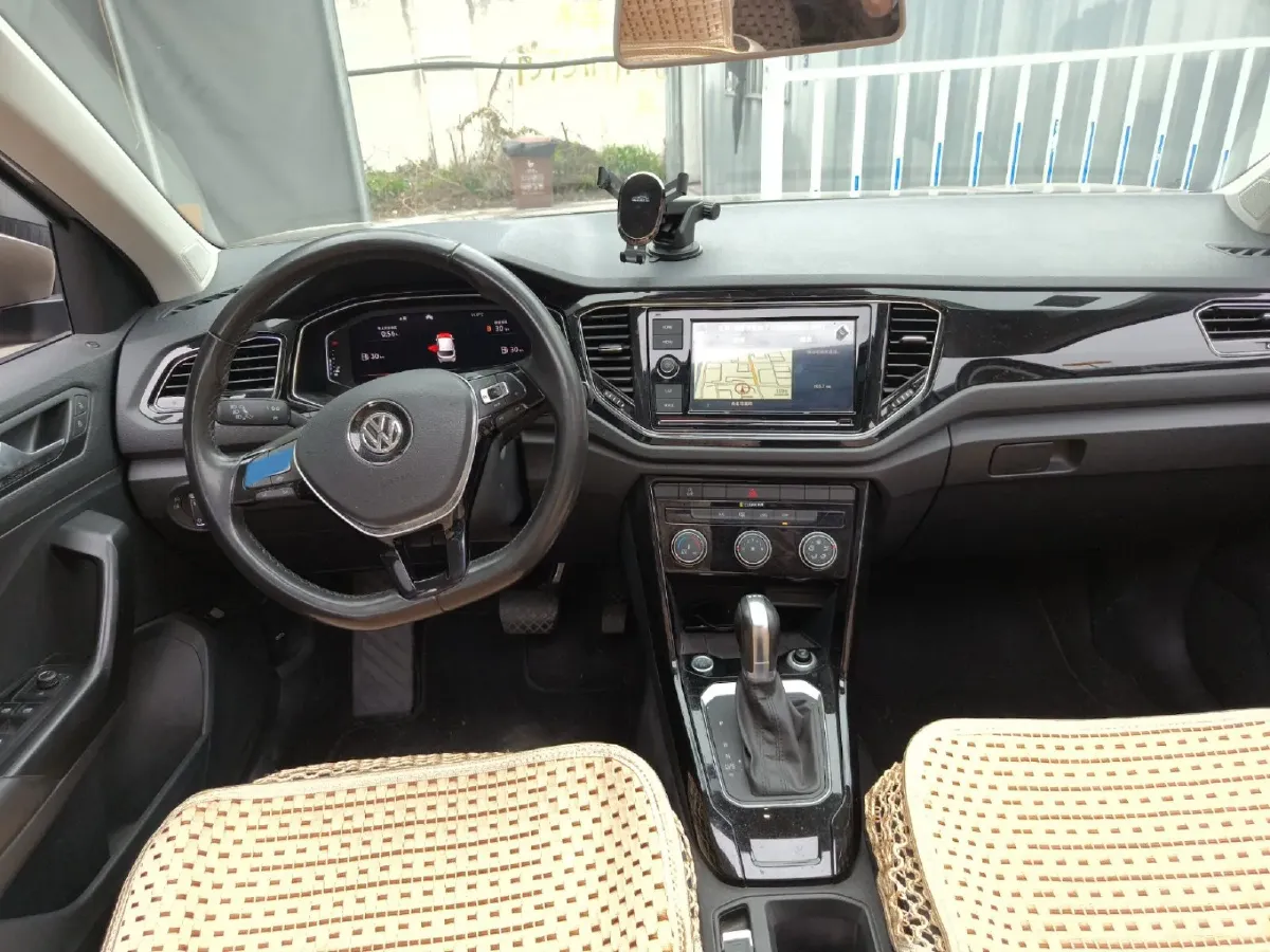 2020 Volkswagen T-Roc 1.4T 150HP L4 7DCT,autocango,china used car exporter,china ev exporter,chinese used car exporter,chinese used ev exporter
