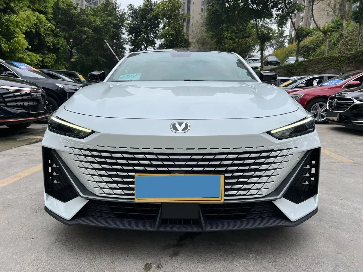 2022 ChangAn UNI-V 1.5T 188HP L4 7DCT,autocango,china used car exporter,china ev exporter,chinese used car exporter,chinese used ev exporter
