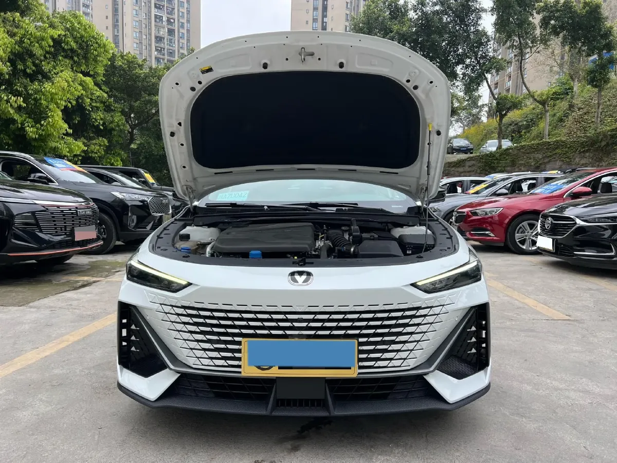 2022 ChangAn UNI-V 1.5T 188HP L4 7DCT,autocango,china used car exporter,china ev exporter,chinese used car exporter,chinese used ev exporter