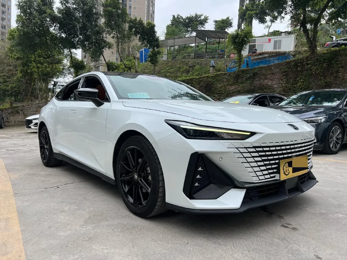 2022 ChangAn UNI-V 1.5T 188HP L4 7DCT,autocango,china used car exporter,china ev exporter,chinese used car exporter,chinese used ev exporter