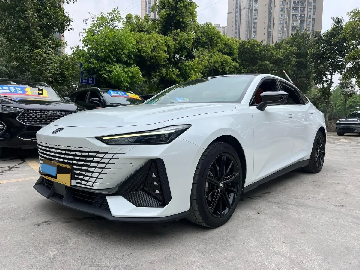 2022 ChangAn UNI-V 1.5T 188HP L4 7DCT,autocango,china used car exporter,china ev exporter,chinese used car exporter,chinese used ev exporter