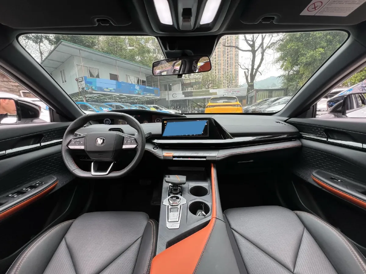 2022 ChangAn UNI-V 1.5T 188HP L4 7DCT,autocango,china used car exporter,china ev exporter,chinese used car exporter,chinese used ev exporter