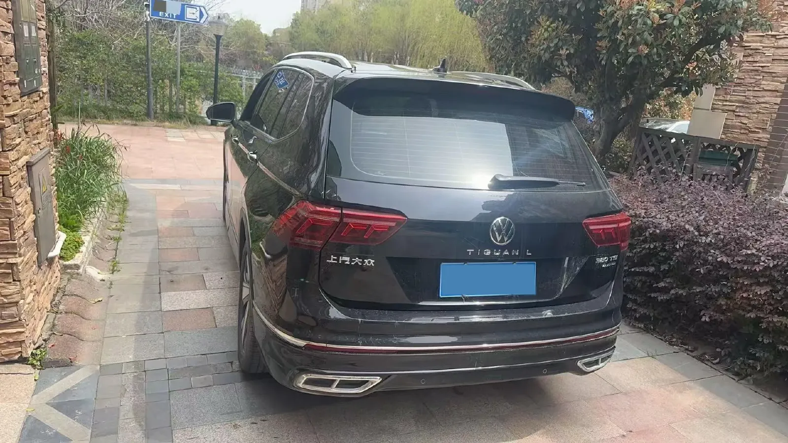 2023 Volkswagen Tiguan L 2.0T 220HP L4 7DCT,autocango,china used car exporter,china ev exporter,chinese used car exporter,chinese used ev exporter