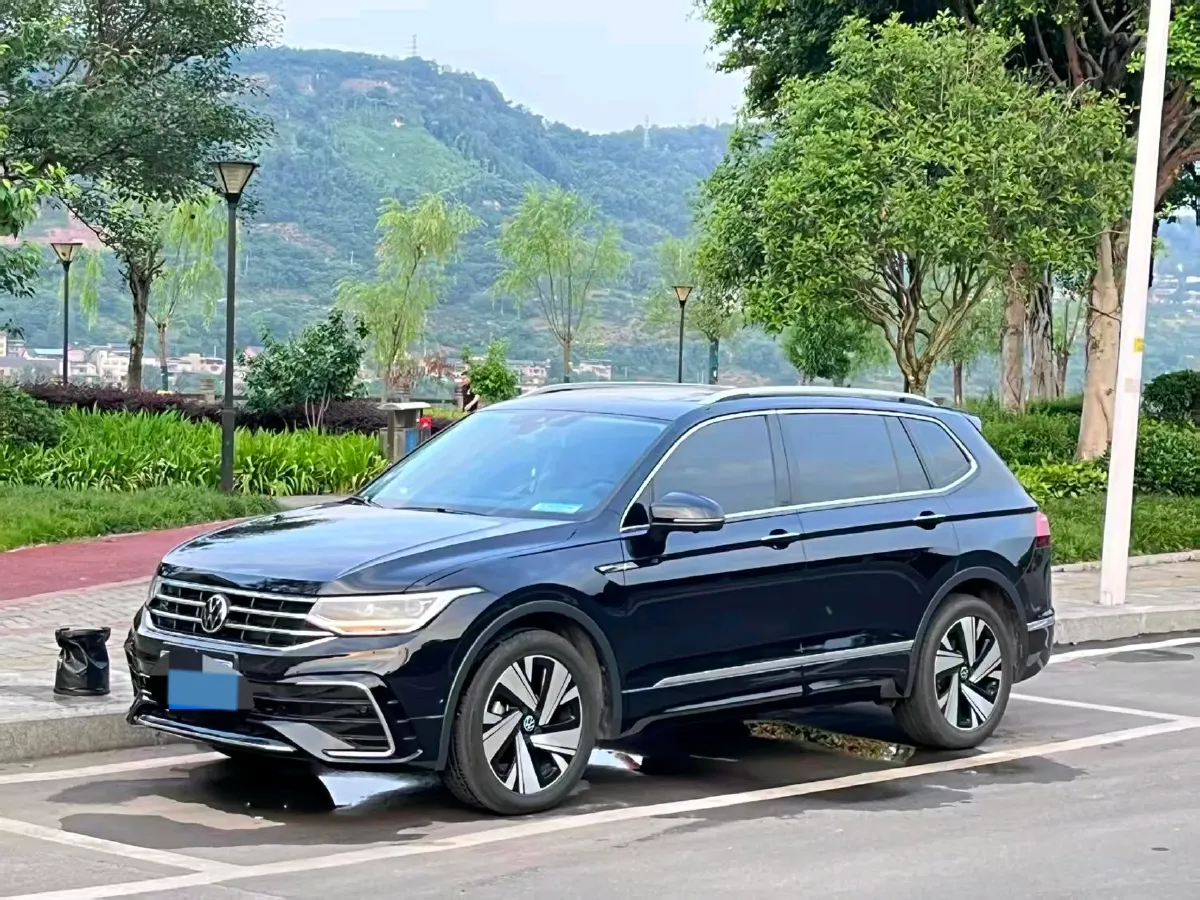 2023 Volkswagen Tiguan L 2.0T 186HP L4 7DCT,autocango,china used car exporter,china ev exporter,chinese used car exporter,chinese used ev exporter