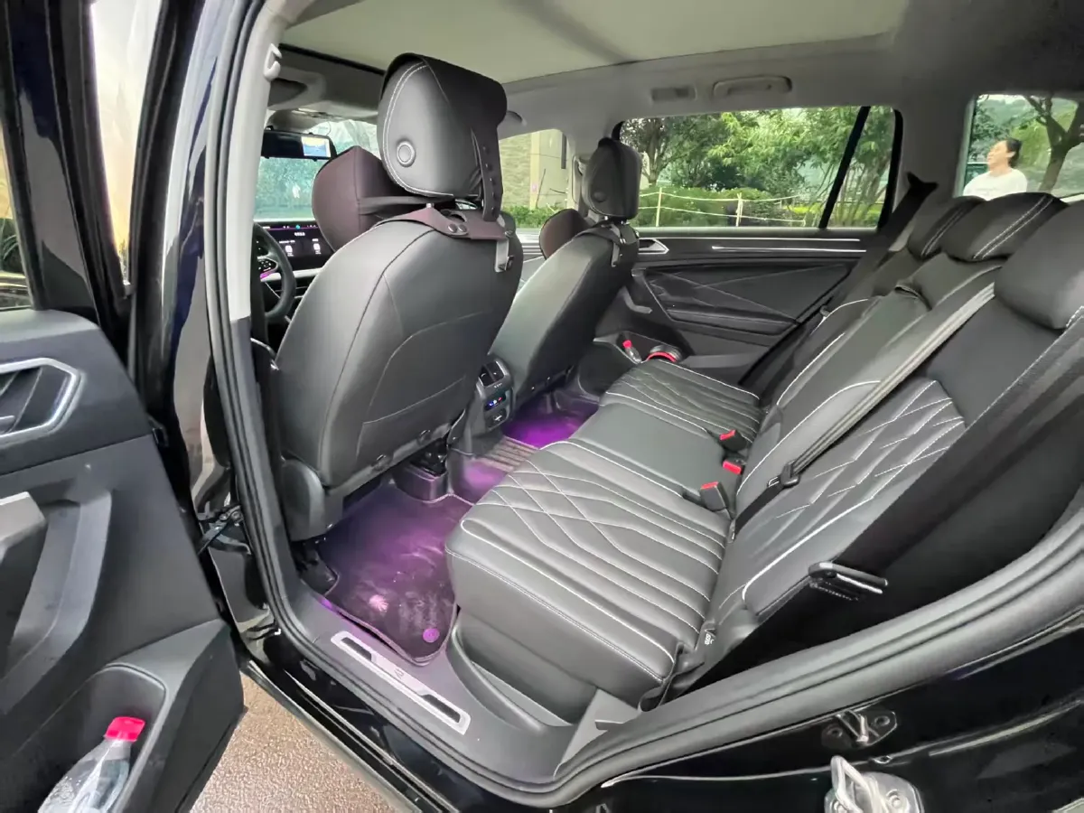 2023 Volkswagen Tiguan L 2.0T 186HP L4 7DCT,autocango,china used car exporter,china ev exporter,chinese used car exporter,chinese used ev exporter