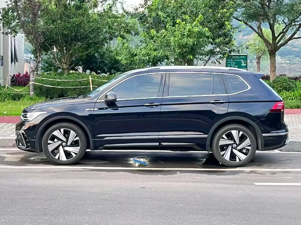 2023 Volkswagen Tiguan L 2.0T 186HP L4 7DCT,autocango,china used car exporter,china ev exporter,chinese used car exporter,chinese used ev exporter