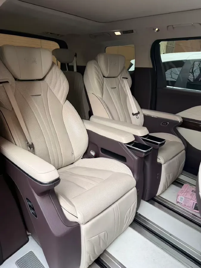 2023 HongQi HQ9 2.0T 252HP L4 8AT,autocango,china used car exporter,china ev exporter,chinese used car exporter,chinese used ev exporter