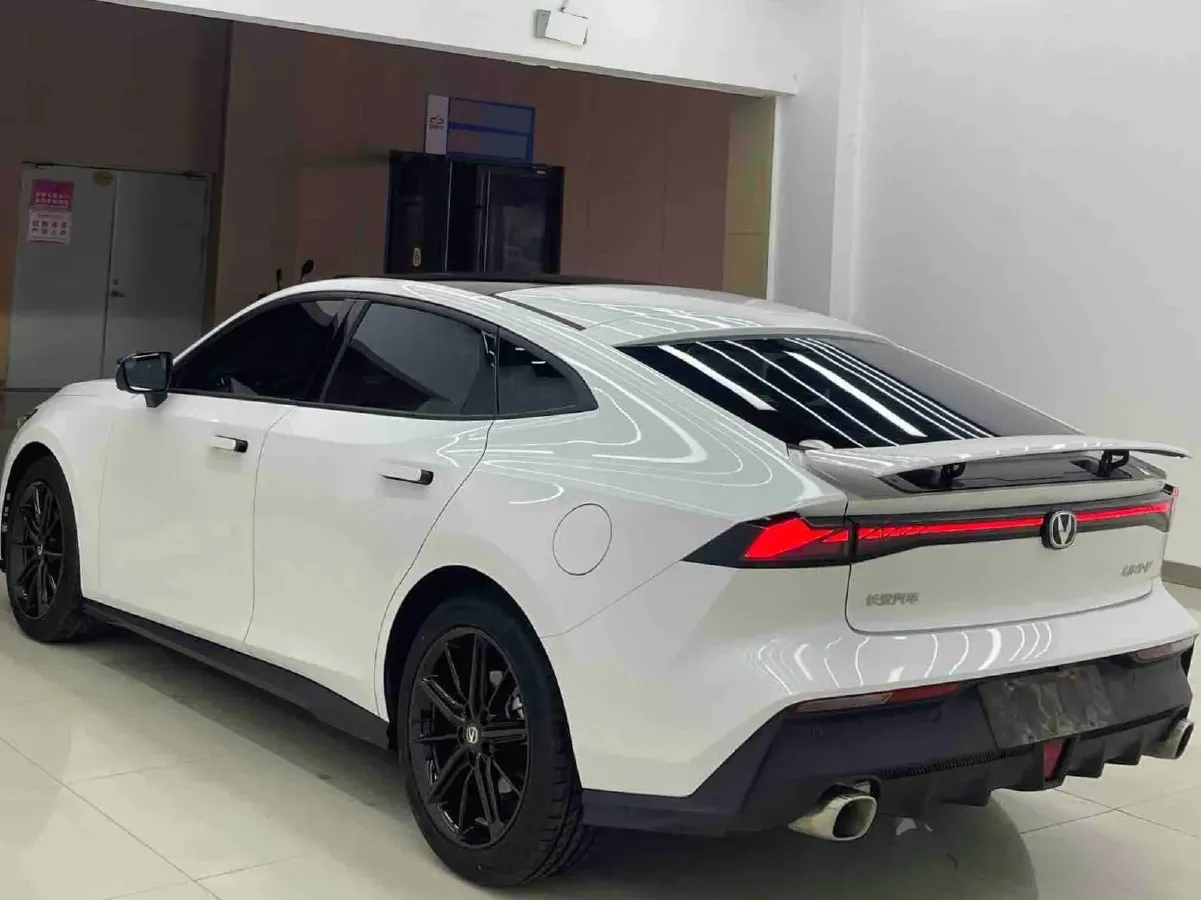 2022 ChangAn UNI-V 1.5T 188HP L4 7DCT,autocango,china used car exporter,china ev exporter,chinese used car exporter,chinese used ev exporter