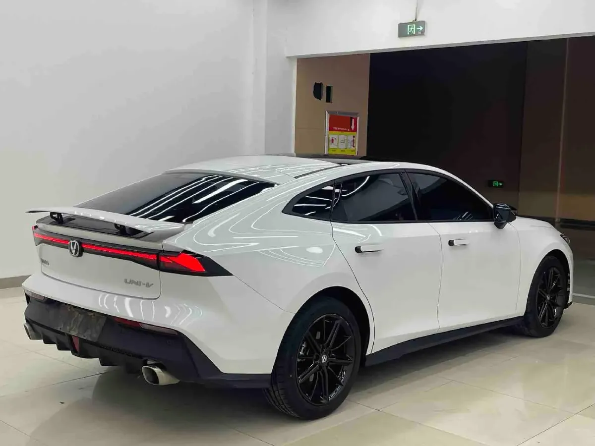 2022 ChangAn UNI-V 1.5T 188HP L4 7DCT,autocango,china used car exporter,china ev exporter,chinese used car exporter,chinese used ev exporter