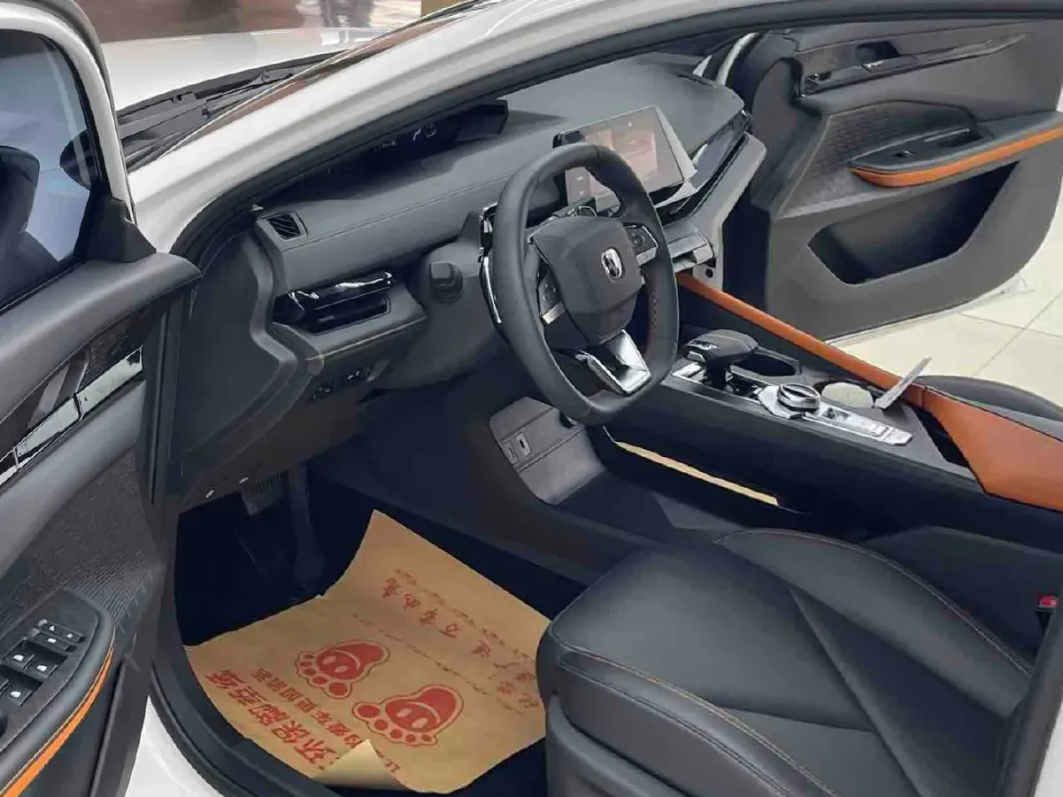 2022 ChangAn UNI-V 1.5T 188HP L4 7DCT,autocango,china used car exporter,china ev exporter,chinese used car exporter,chinese used ev exporter