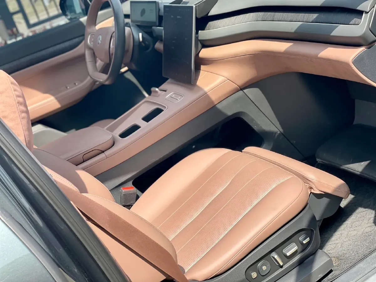 2024 Porsche Macan All-Electric BEV 100KWH,autocango,china used car exporter,china ev exporter,chinese used car exporter,chinese used ev exporter