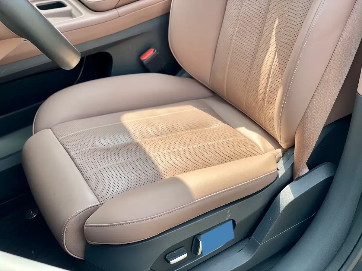 2024 Porsche Macan All-Electric BEV 100KWH,autocango,china used car exporter,china ev exporter,chinese used car exporter,chinese used ev exporter