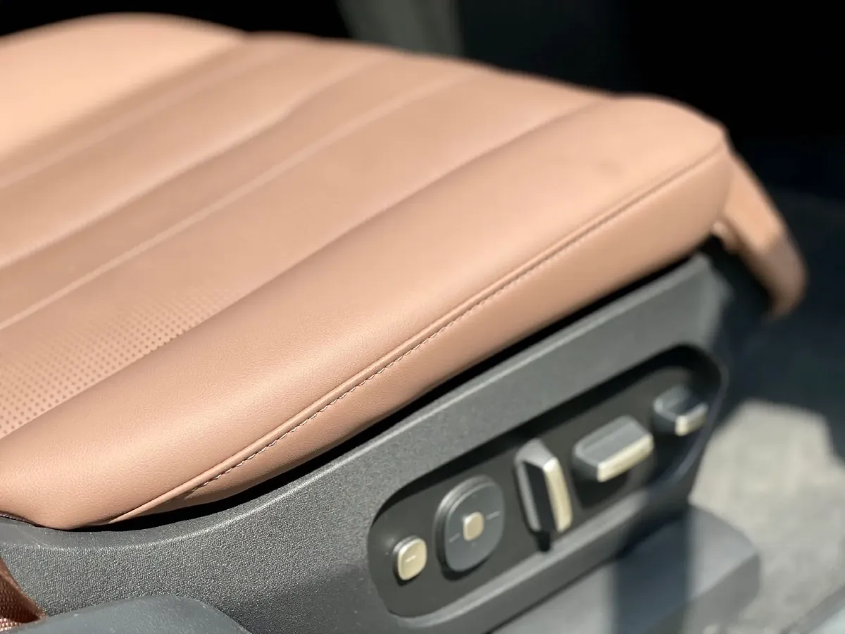 2024 Porsche Macan All-Electric BEV 100KWH,autocango,china used car exporter,china ev exporter,chinese used car exporter,chinese used ev exporter