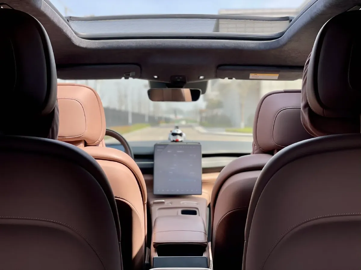 2024 Porsche Macan All-Electric BEV 100KWH,autocango,china used car exporter,china ev exporter,chinese used car exporter,chinese used ev exporter