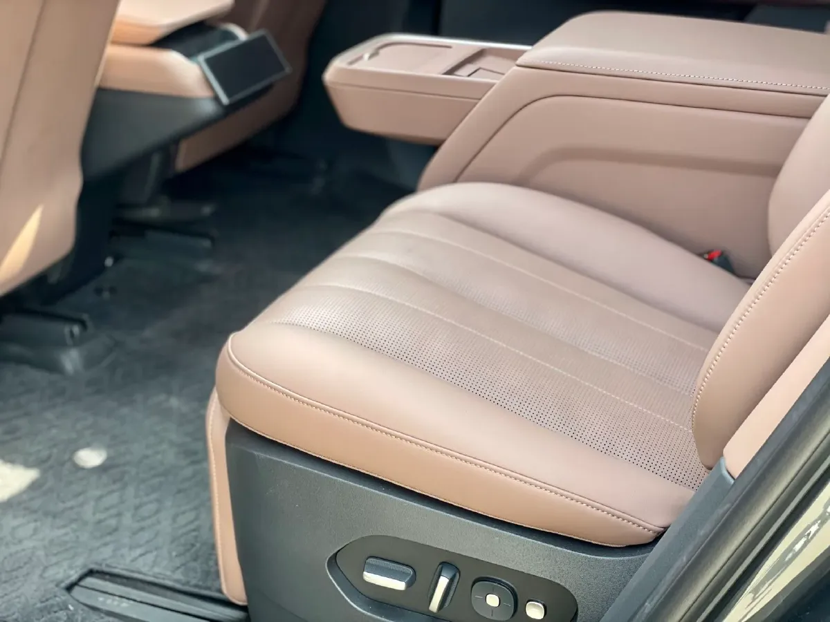 2024 Porsche Macan All-Electric BEV 100KWH,autocango,china used car exporter,china ev exporter,chinese used car exporter,chinese used ev exporter