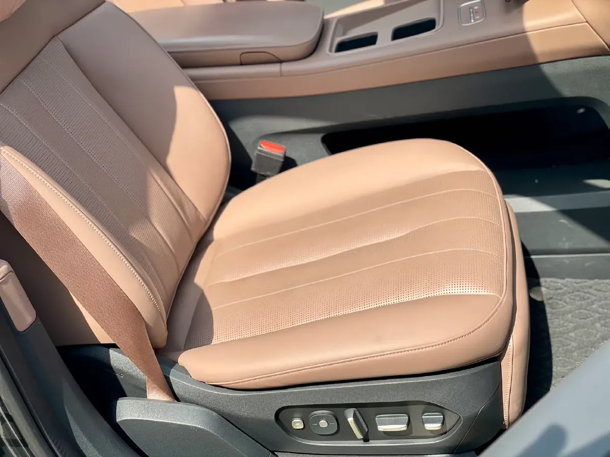 2024 Porsche Macan All-Electric BEV 100KWH,autocango,china used car exporter,china ev exporter,chinese used car exporter,chinese used ev exporter