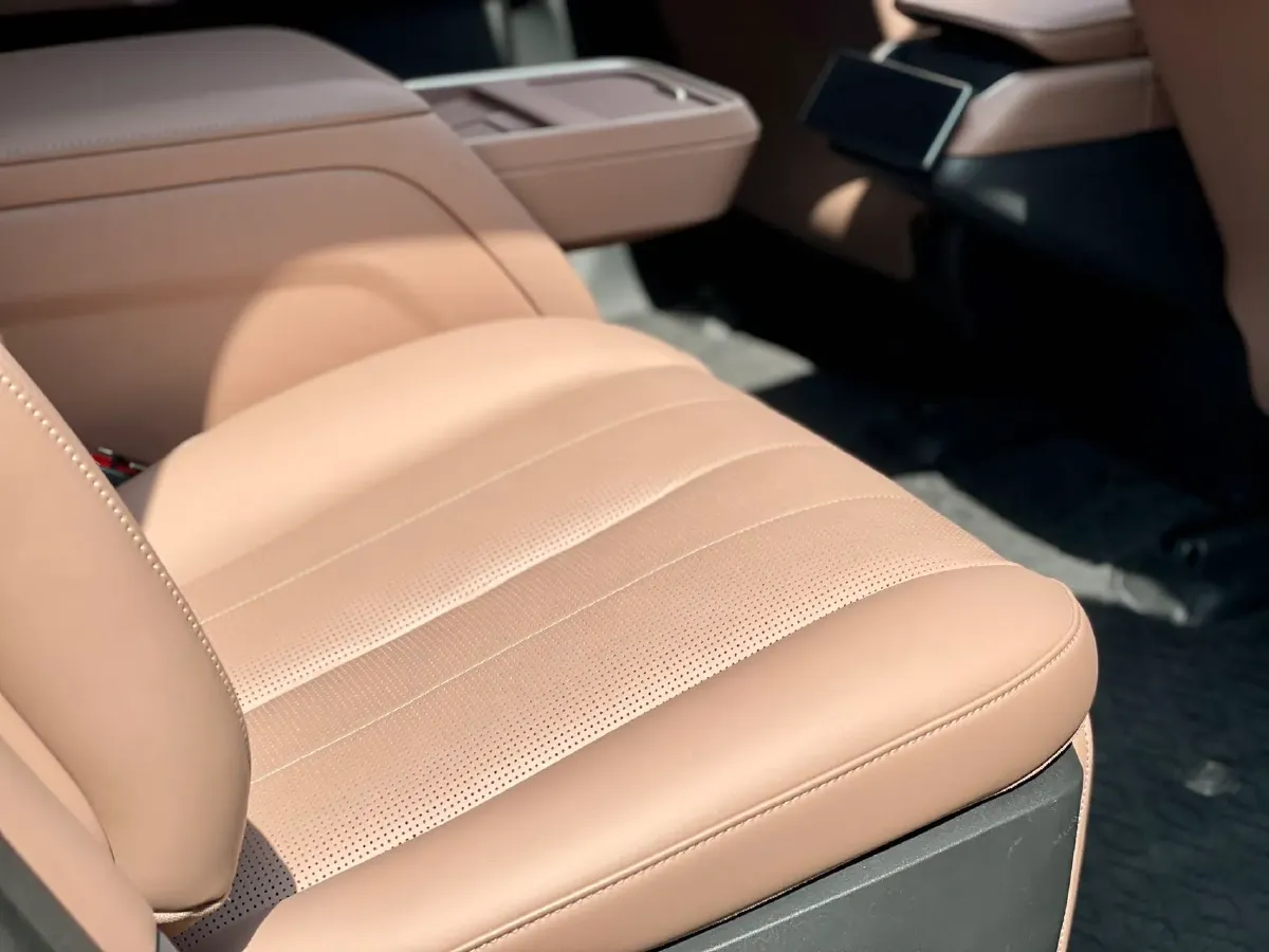 2024 Porsche Macan All-Electric BEV 100KWH,autocango,china used car exporter,china ev exporter,chinese used car exporter,chinese used ev exporter