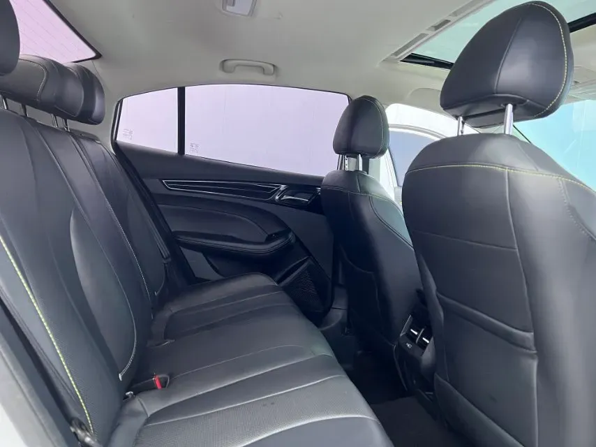 2021 Roewe i5 1.5L 120HP L4 CVT,autocango,china used car exporter,china ev exporter,chinese used car exporter,chinese used ev exporter