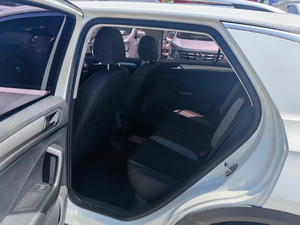 2022 Volkswagen T-Roc 1.4T 150HP L4 7DCT,autocango,china used car exporter,china ev exporter,chinese used car exporter,chinese used ev exporter