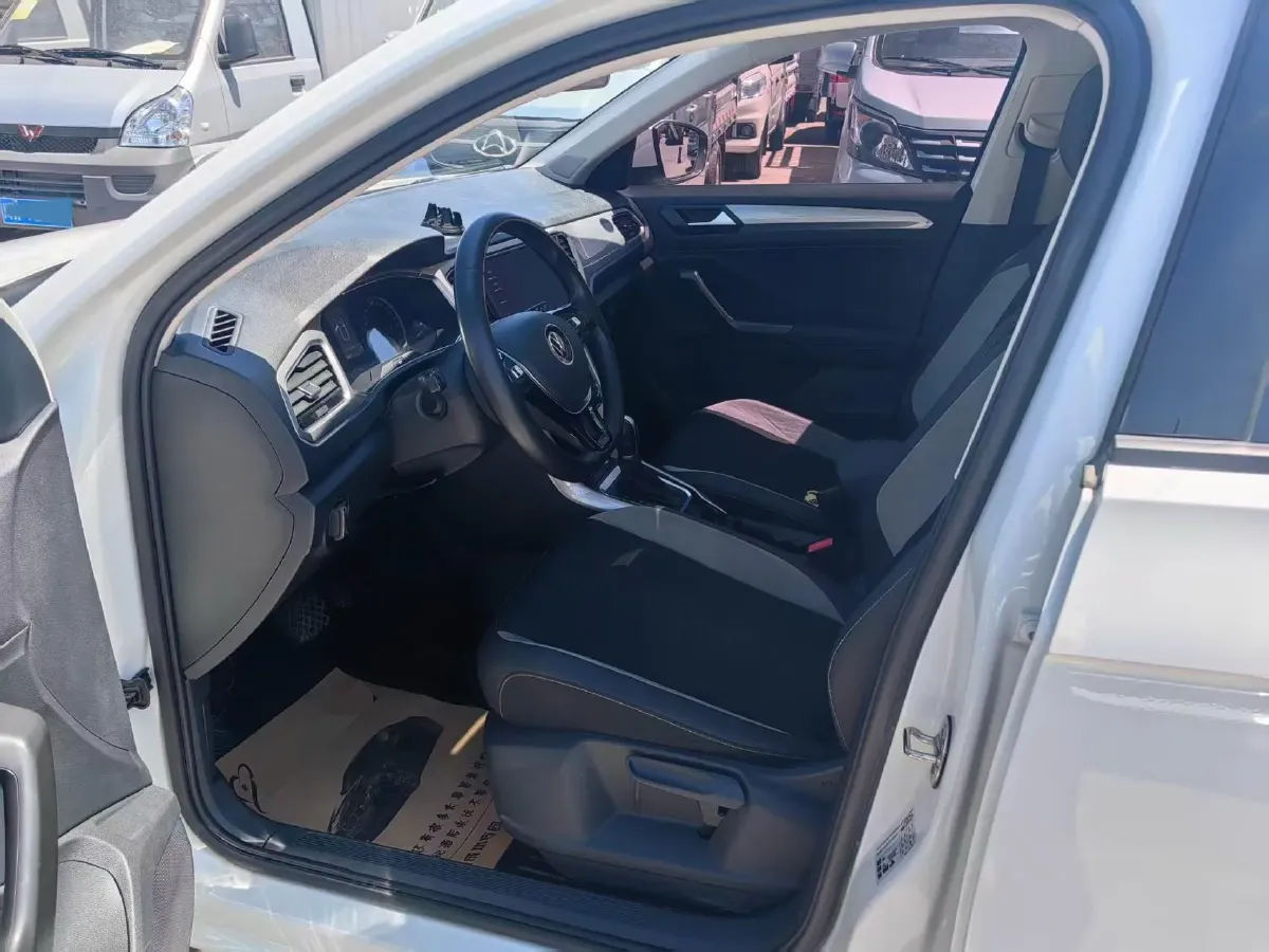 2022 Volkswagen T-Roc 1.4T 150HP L4 7DCT,autocango,china used car exporter,china ev exporter,chinese used car exporter,chinese used ev exporter