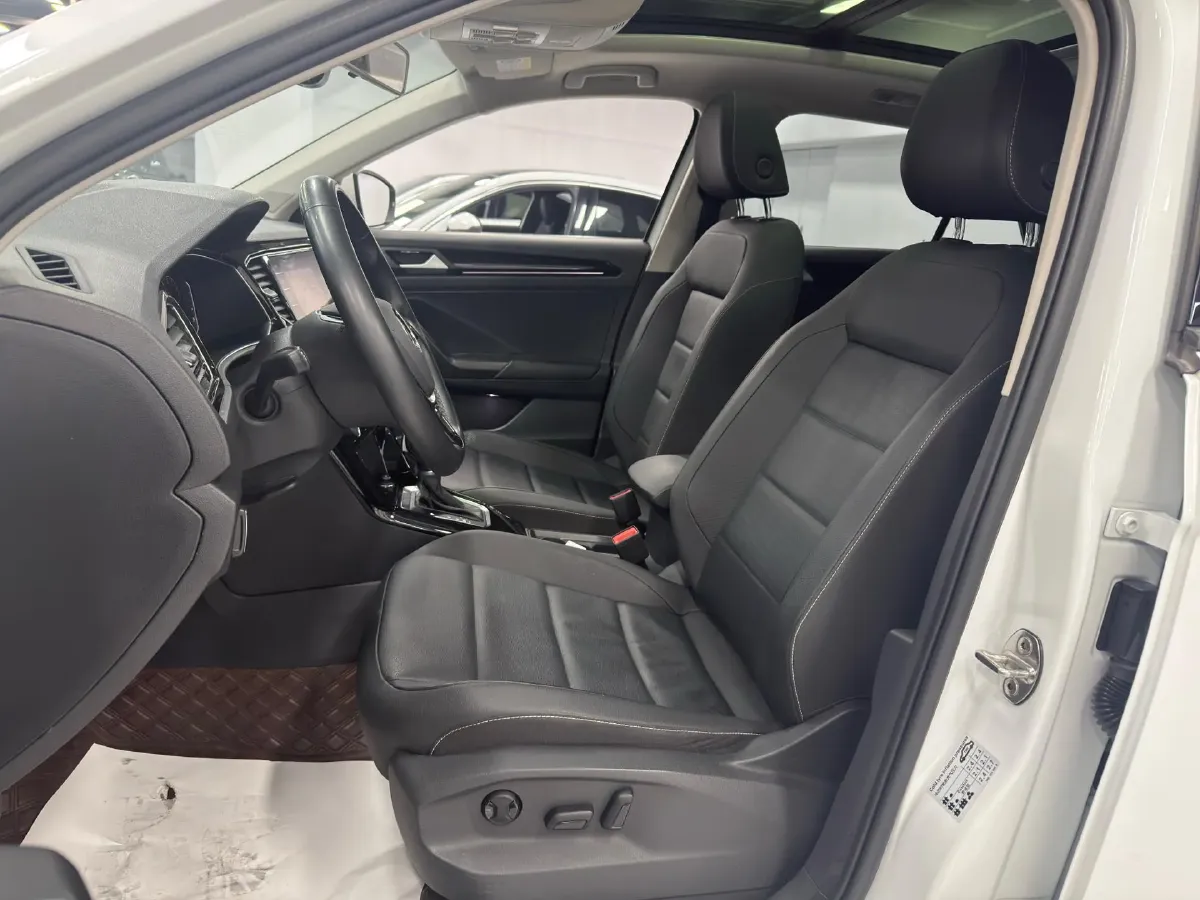 2022 Volkswagen T-Roc 1.4T 150HP L4 7DCT,autocango,china used car exporter,china ev exporter,chinese used car exporter,chinese used ev exporter