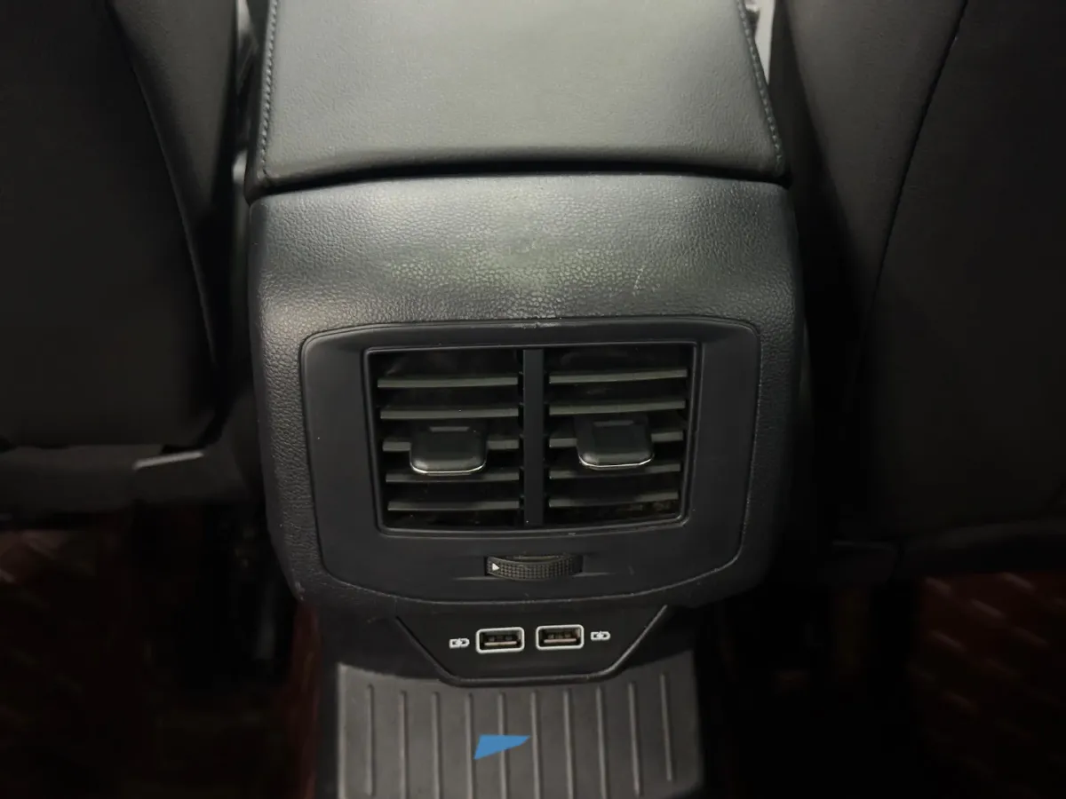 2022 Volkswagen T-Roc 1.4T 150HP L4 7DCT,autocango,china used car exporter,china ev exporter,chinese used car exporter,chinese used ev exporter