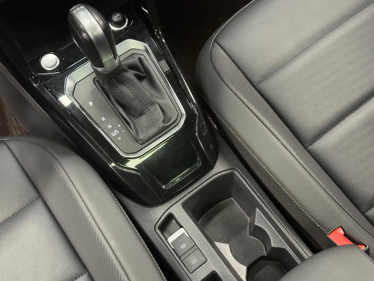 2022 Volkswagen T-Roc 1.4T 150HP L4 7DCT,autocango,china used car exporter,china ev exporter,chinese used car exporter,chinese used ev exporter