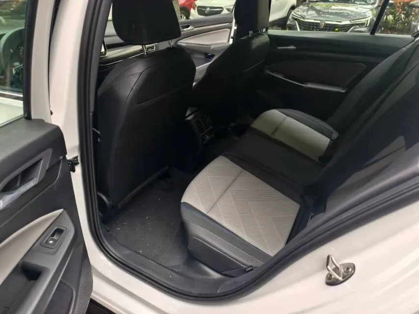 2025 Volkswagen Golf 1.5T 160HP L4 7DCT,autocango,china used car exporter,china ev exporter,chinese used car exporter,chinese used ev exporter