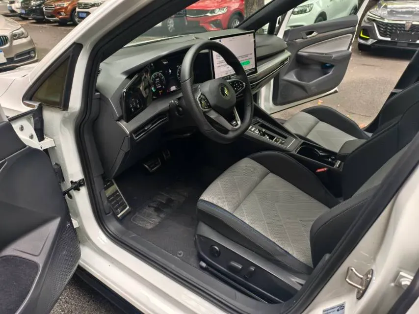 2025 Volkswagen Golf 1.5T 160HP L4 7DCT,autocango,china used car exporter,china ev exporter,chinese used car exporter,chinese used ev exporter