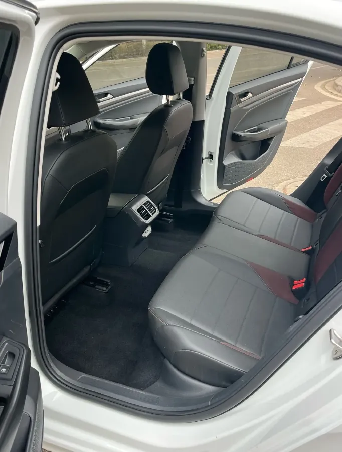 2019 Ford Focus 1.5T 184HP L3 8AT,autocango,china used car exporter,china ev exporter,chinese used car exporter,chinese used ev exporter