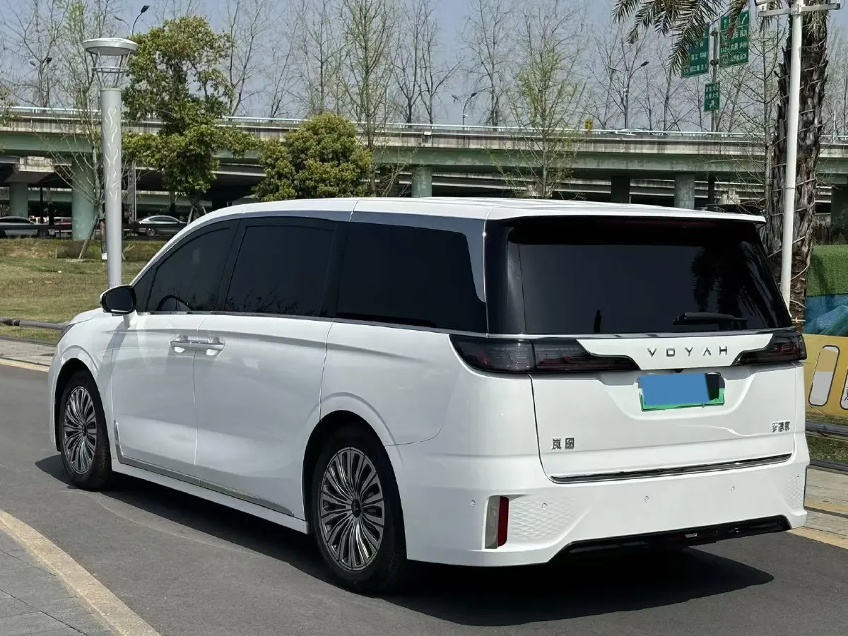 2022 Voyah Dream BEV 108.7KWH,autocango,china used car exporter,china ev exporter,chinese used car exporter,chinese used ev exporter