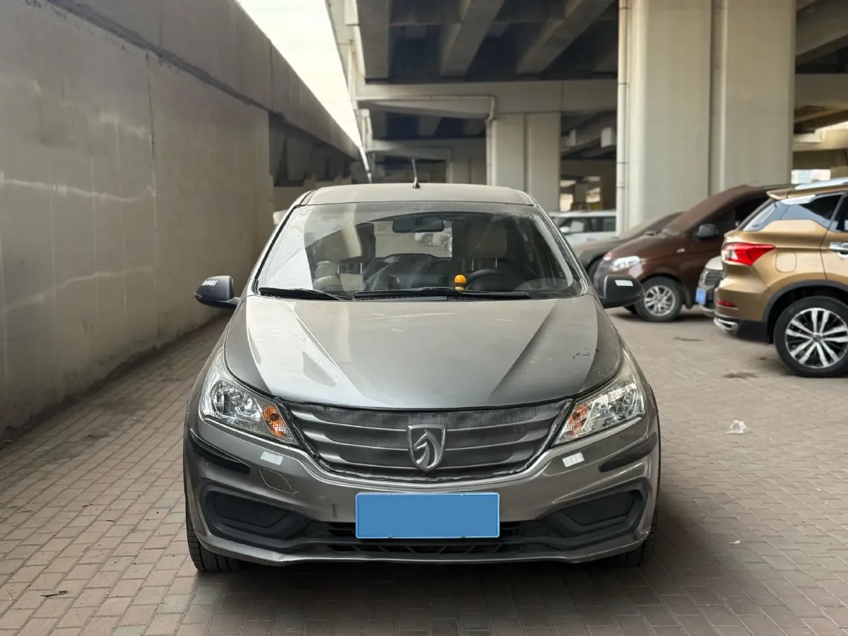 2017 BaoJun 310W 1.2L 82HP L4 6MT,autocango,china used car exporter,china ev exporter,chinese used car exporter,chinese used ev exporter