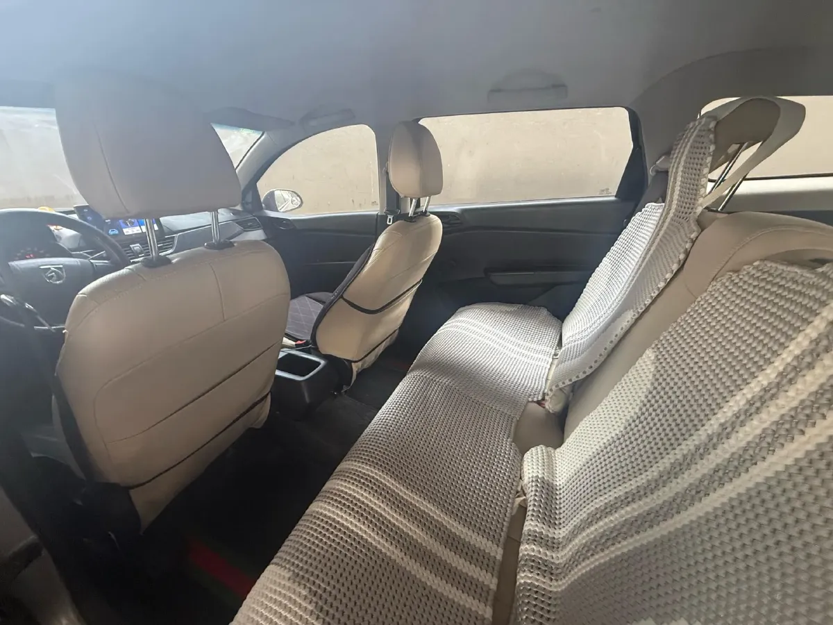 2017 BaoJun 310W 1.2L 82HP L4 6MT,autocango,china used car exporter,china ev exporter,chinese used car exporter,chinese used ev exporter