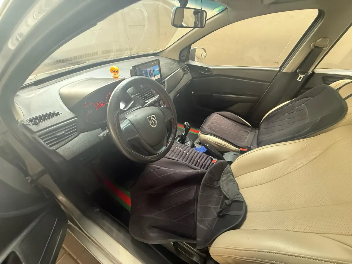 2017 BaoJun 310W 1.2L 82HP L4 6MT,autocango,china used car exporter,china ev exporter,chinese used car exporter,chinese used ev exporter