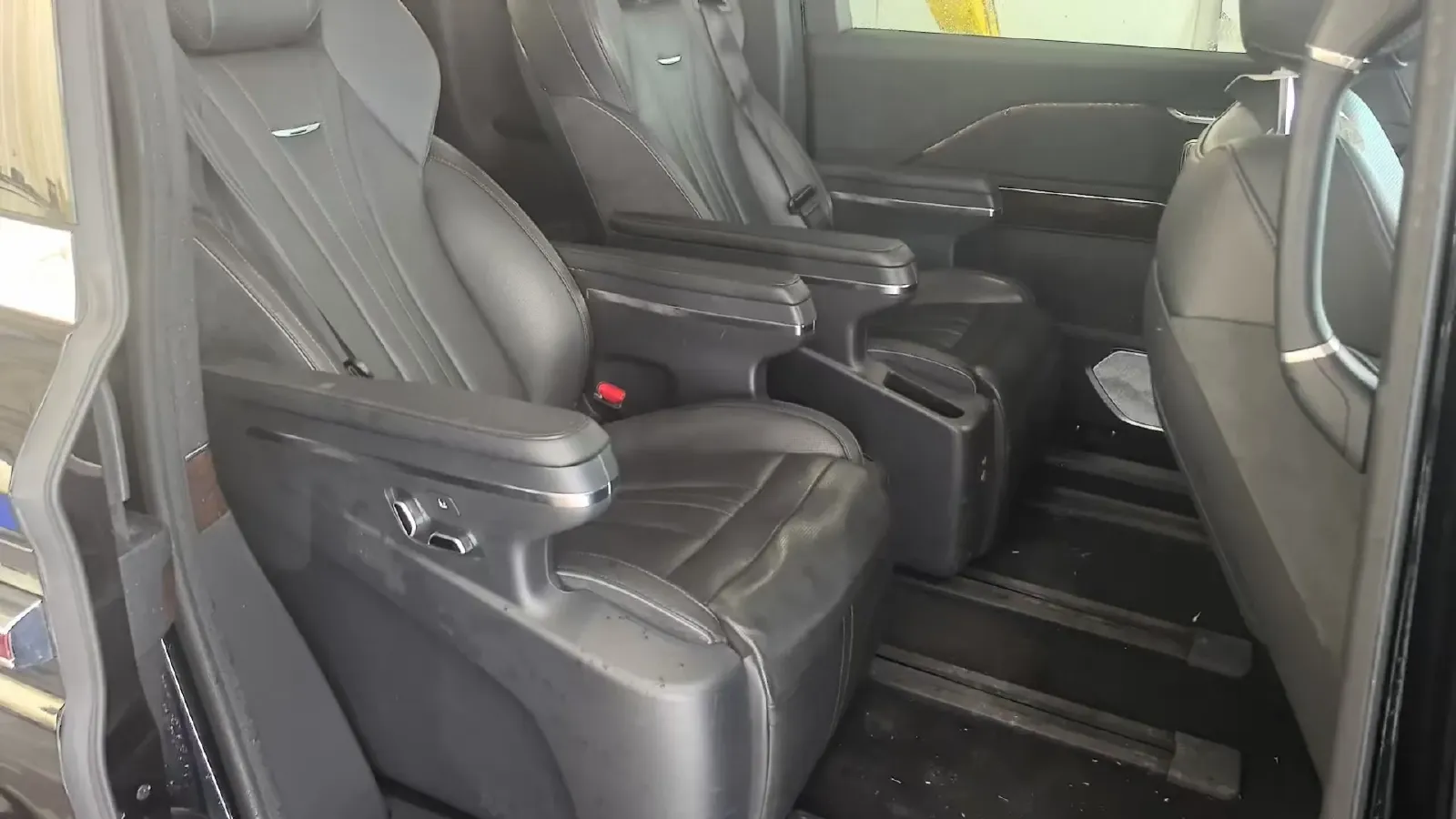 2023 HongQi HQ9 2.0T 252HP L4 8AT,autocango,china used car exporter,china ev exporter,chinese used car exporter,chinese used ev exporter