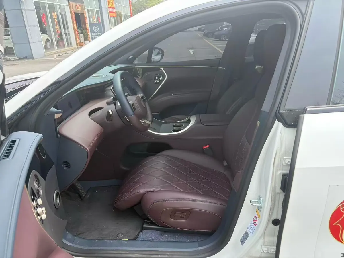 2025 Avatr 11 1.5T 156HP L4 REEV,autocango,china used car exporter,china ev exporter,chinese used car exporter,chinese used ev exporter