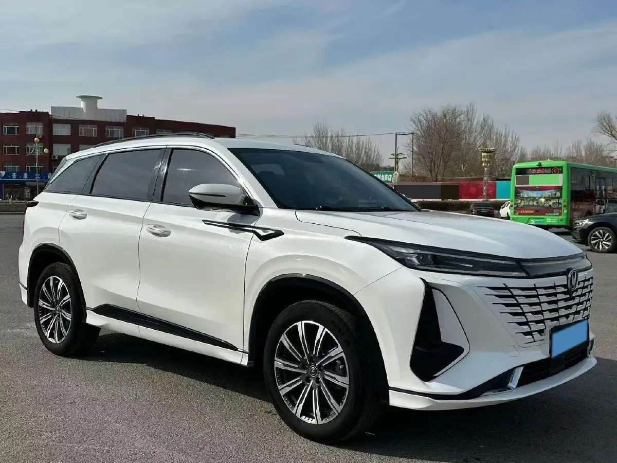 2023 ChangAn CS75 Plus 1.5T 188HP L4 8AT,autocango,china used car exporter,china ev exporter,chinese used car exporter,chinese used ev exporter