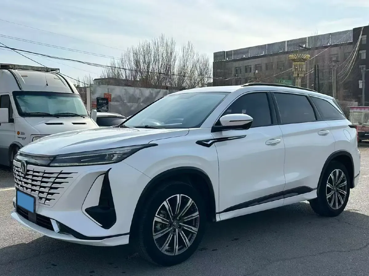 2023 ChangAn CS75 Plus 1.5T 188HP L4 8AT,autocango,china used car exporter,china ev exporter,chinese used car exporter,chinese used ev exporter