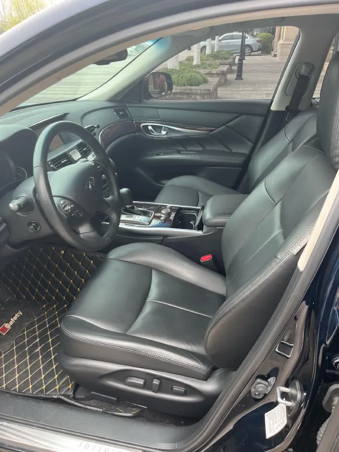 2019 Infiniti Q70 2.0T 211HP L4 7AT,autocango,china used car exporter,china ev exporter,chinese used car exporter,chinese used ev exporter