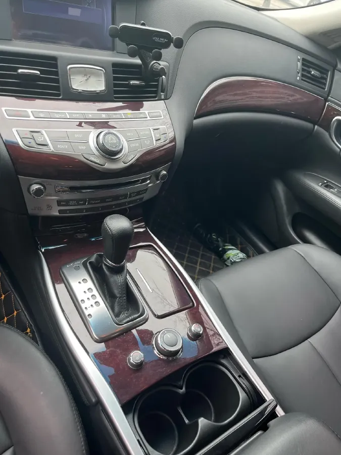 2019 Infiniti Q70 2.0T 211HP L4 7AT,autocango,china used car exporter,china ev exporter,chinese used car exporter,chinese used ev exporter