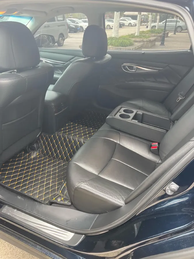 2019 Infiniti Q70 2.0T 211HP L4 7AT,autocango,china used car exporter,china ev exporter,chinese used car exporter,chinese used ev exporter